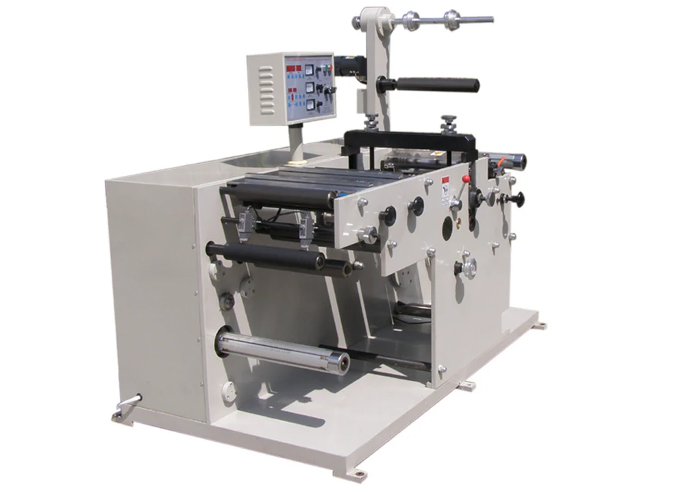 Máquina troqueladora de etiquetas en blanco